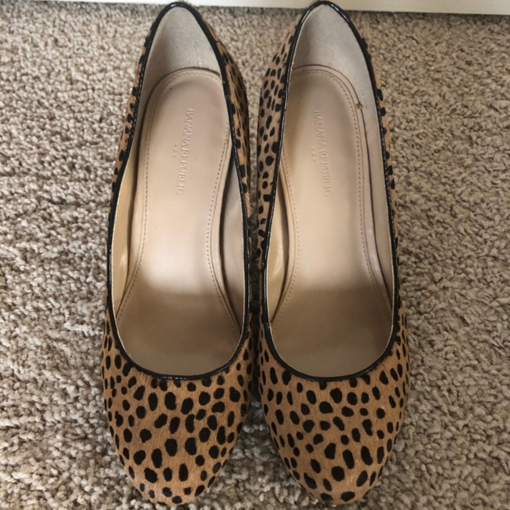 BANANA REPUBLIC leopard wedges